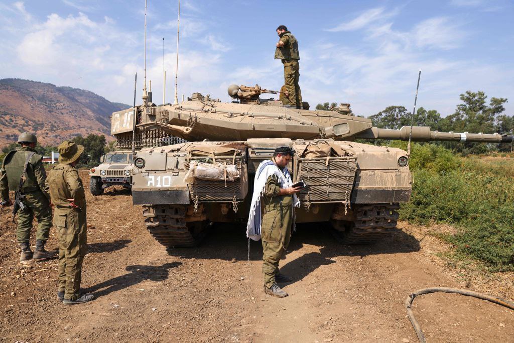 Israeli tank and praying Jew Oct 8 2023