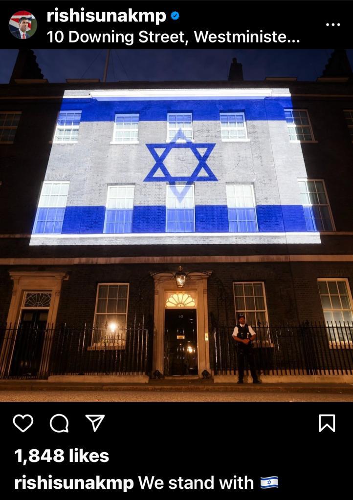 10 Downing Street illuminated with Israeli flag